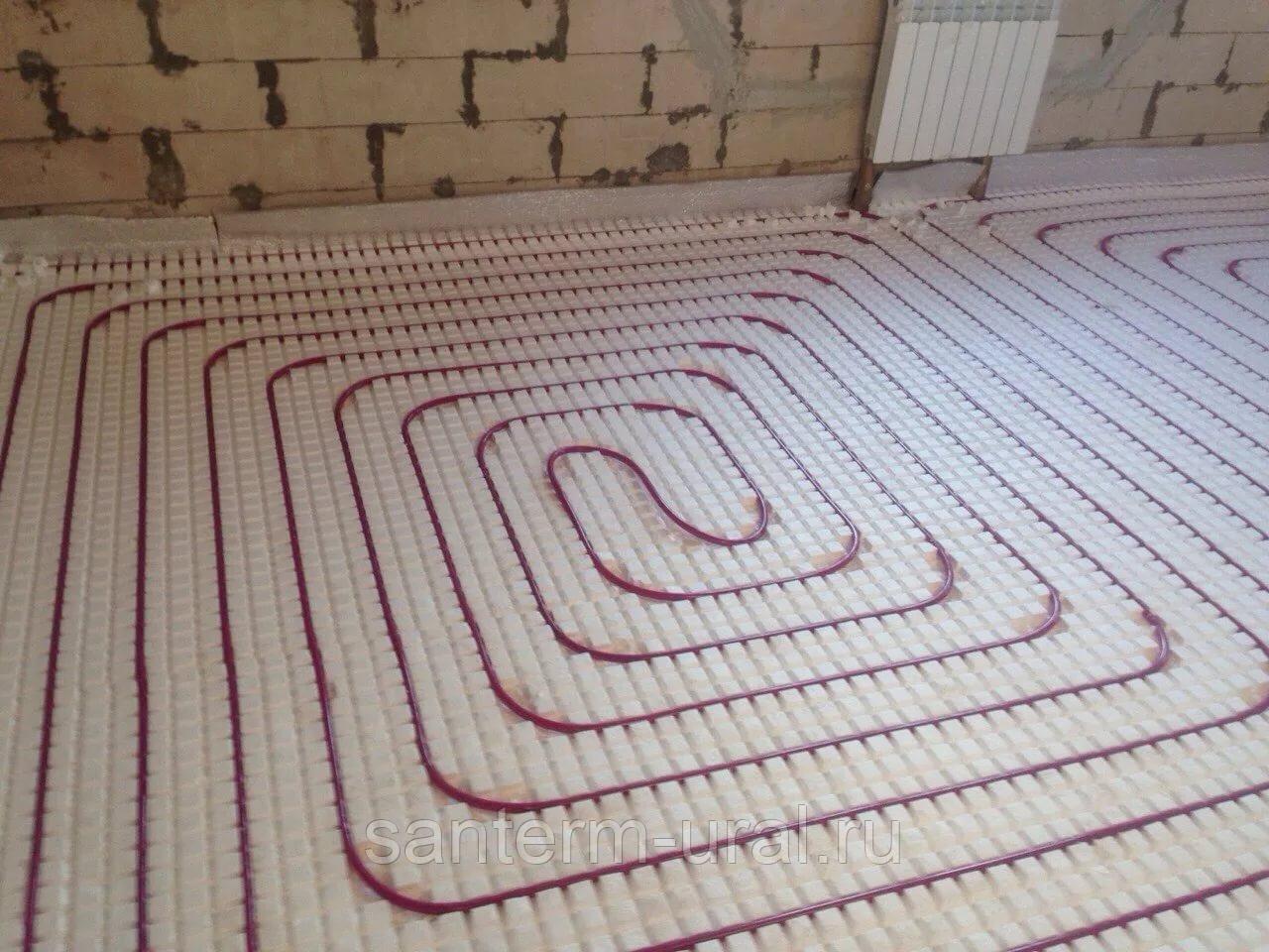 La technologie de pose d'un sol chauffé à l'eau de vos propres mains étape par étape!