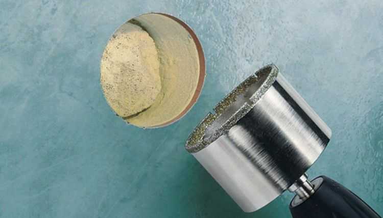 Caractéristiques du perçage du grès cérame et des carreaux durs à l'aide de couronnes diamantées