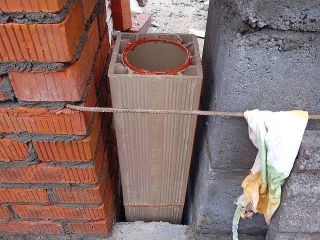 Cheminée en céramique: dispositif et installation d'un canal en céramique