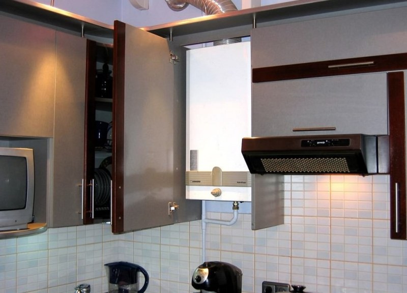 Comment cacher une chaudière à gaz dans la cuisine: les meilleures options de conception et astuces de déguisement