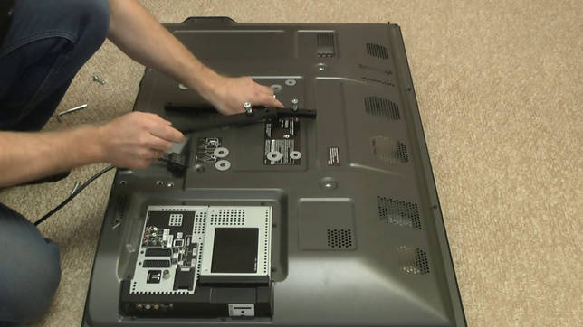 Comment faire un support TV de vos propres mains: options maison populaires