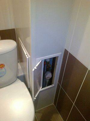 Comment organiser une boîte à tuyaux dans les toilettes: un aperçu des meilleures façons de dissimuler le pipeline