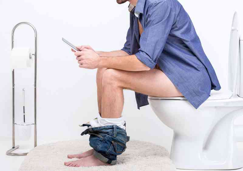 Pourquoi est-il mauvais de s'asseoir longtemps sur les toilettes ? Pourquoi les hommes ne peuvent-ils pas s'asseoir longtemps sur les toilettes ? conséquences de rester assis longtemps sur les toilettes chez les hommes