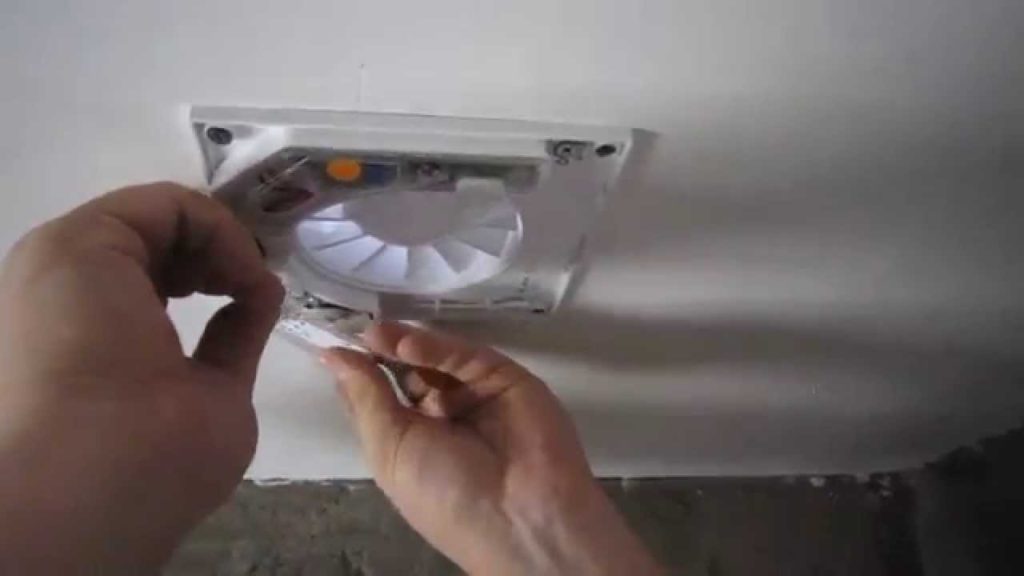 Installation d'un plafond tendu avec un ventilateur