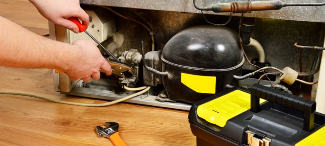 Pourquoi le réfrigérateur a cessé de geler: que faire et les causes du dysfonctionnement