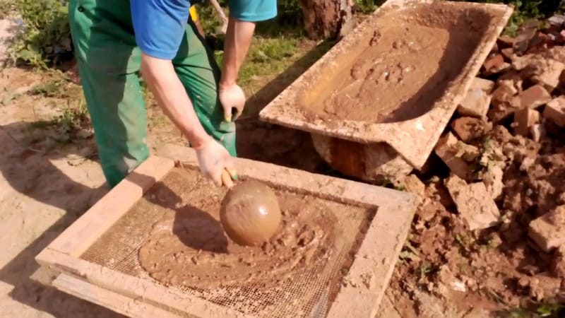Enduit d'argile: les proportions d'argile et de sable pour fabriquer un mortier de vos propres mains, la composition du mélange pour enduire les murs, sa conductivité thermique, sa perméabilité à la vapeur, etc.