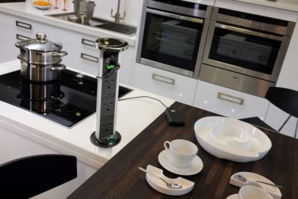 Comment les prises de comptoir rétractables sont disposées et comment les installer vous-même