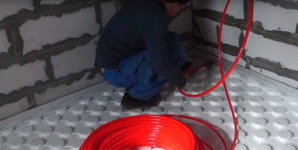 Plancher d'eau chaude dans une maison privée: schémas, règles de l'appareil + instructions d'installation