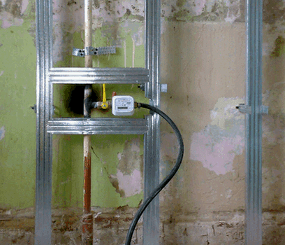 Comment cacher un tuyau de gaz dans la cuisine: méthodes de masquage et règles de la boîte