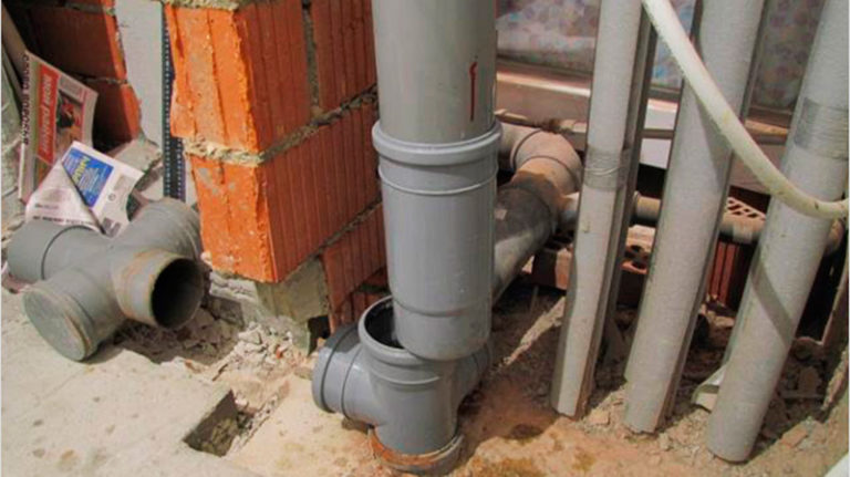 Guide complet de réparation de colonne montante d'égout à faire soi-même