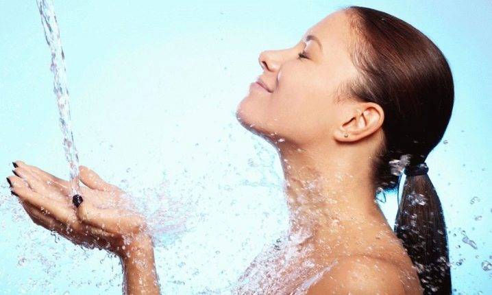 Comment choisir un filtre à eau : types de systèmes de purification et leurs caractéristiques