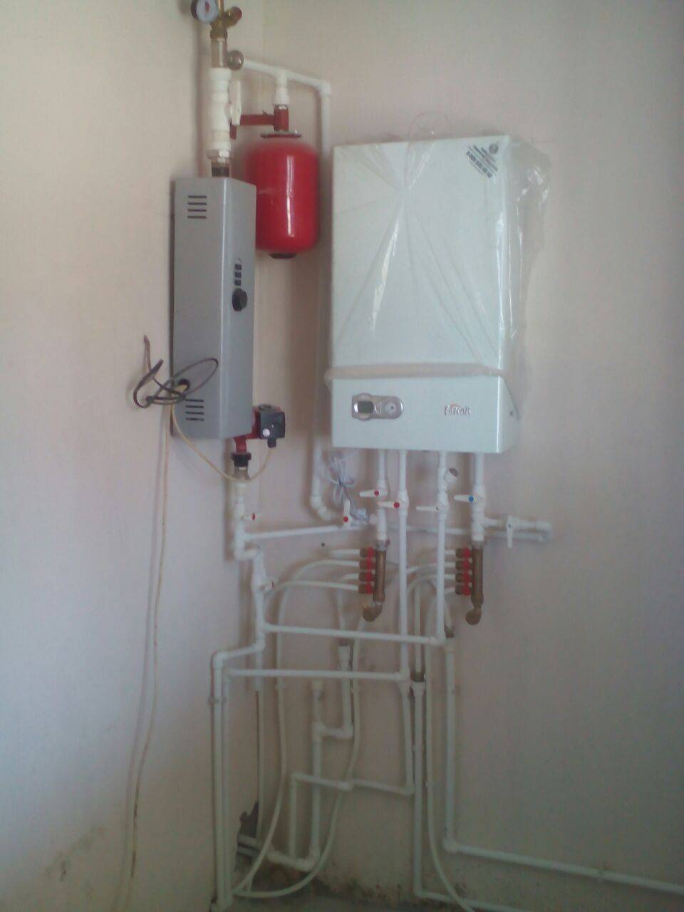 Chaudière électrique à double circuit: choisissez des modèles à économie d'énergie pour le chauffage et l'alimentation en eau