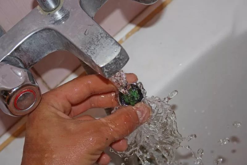 Pourquoi avez-vous besoin d'un aérateur pour le mélangeur et comment le changer vous-même ?