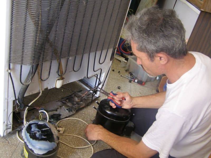 Comment réparer un réfrigérateur : trouver la cause de la panne + méthodes de réparation