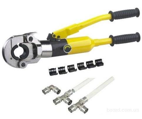 Pinces à sertir pour tuyaux métal-plastique: variétés, recommandations de sélection et d'utilisation