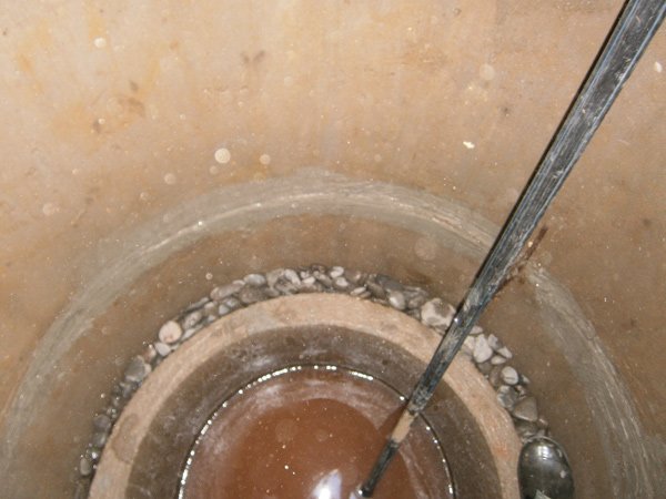 Approfondissement d'un puits à partir d'anneaux en béton: une description détaillée du processus