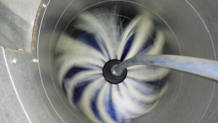 Comment ne pas s'enliser dans la graisse: on nettoie la hotte de ventilation et d'évacuation dans la cuisine