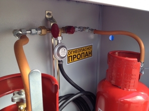 Qu'est-ce qu'un réducteur pour une bouteille de gaz: l'appareil et le fonctionnement de l'appareil avec un régulateur de pression