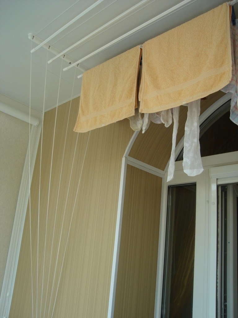 Sèche-linge au plafond sur le balcon : cinq modèles populaires + conseils pour choisir et installer