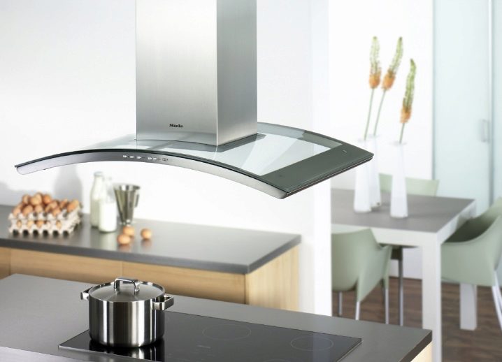 Comment choisir une hotte plutôt qu'une cuisinière à gaz : quels critères prendre en compte pour choisir un modèle adapté