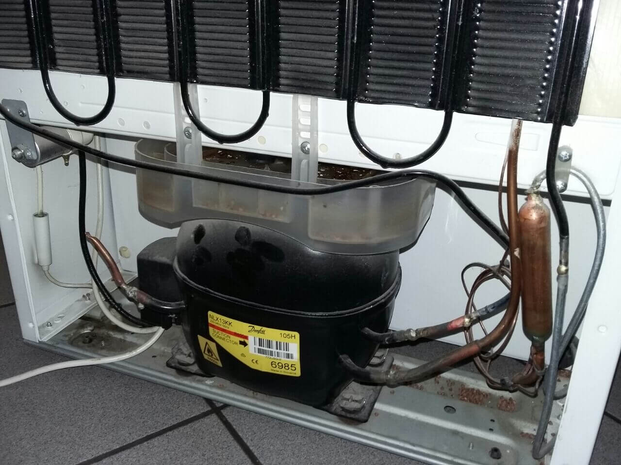 Le réfrigérateur ne fonctionne pas, la lumière est allumée : causes courantes de dysfonctionnements et méthodes courantes pour les résoudre, conseils