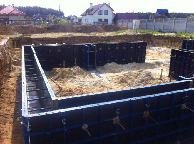 Comment faire un coffrage pour la fondation de vos propres mains: instruction sur la disposition + conseils d'experts