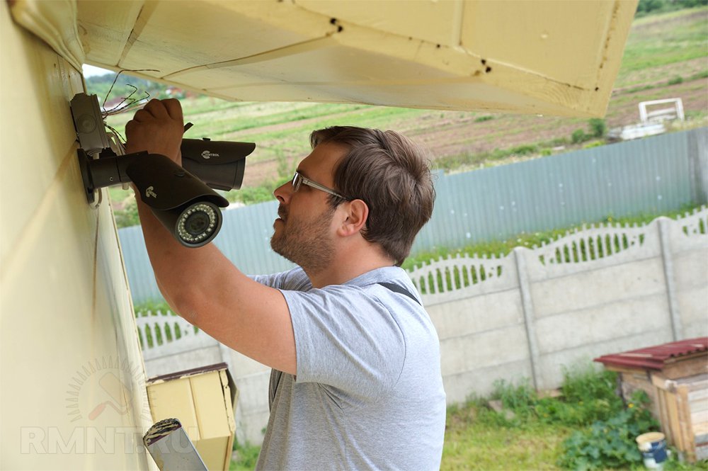 Vidéosurveillance à faire soi-même pour une maison privée: auto-installation de caméras vidéo dans la cour, schémas IP et configuration