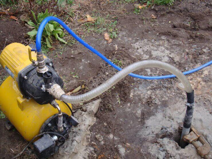 Nettoyage de puits à faire soi-même : méthodes manuelles et de pompage + mesures de sécurité