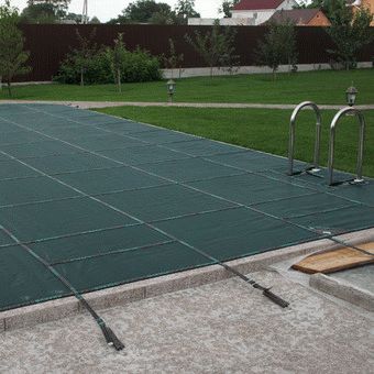 Comment préparer une piscine frame préfabriquée toutes saisons pour l'hiver ?