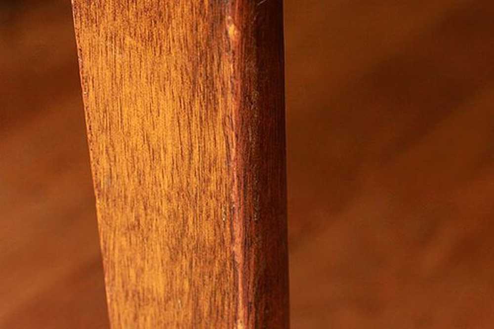 Égratignures sur les meubles - comment éliminer efficacement et rapidement les éclats et rayures petits et profonds (instructions + 90 photos)