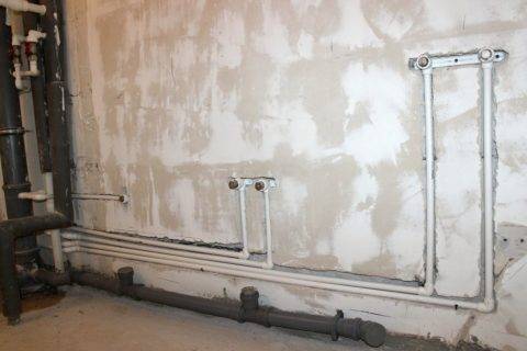 Comment organiser l'entrée d'eau dans la maison: choix d'une méthode d'approvisionnement en eau + options d'aménagement