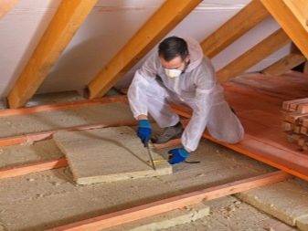 Comment isoler le plafond de la maison du côté du grenier