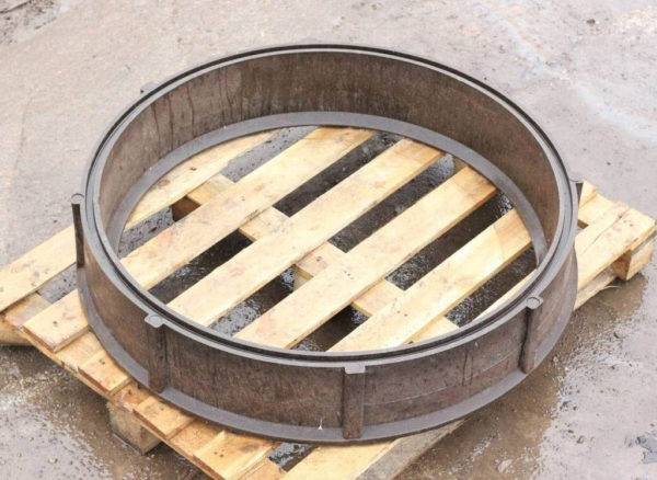 Insert en plastique dans le puits : instructions d'installation étape par étape