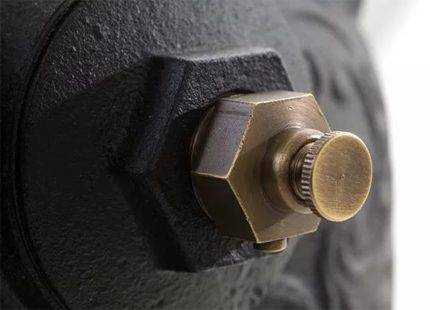 Qu'est-ce qu'une grue Mayevsky, pourquoi est-elle nécessaire et comment l'installer correctement