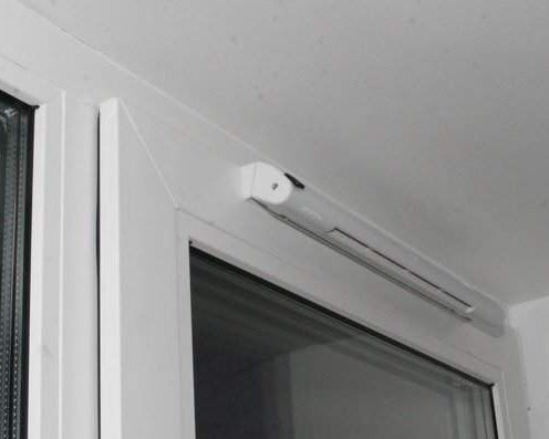 Pourquoi la hotte souffle-t-elle dans le sens opposé dans l'appartement: les principales causes et les moyens d'éliminer la poussée inverse