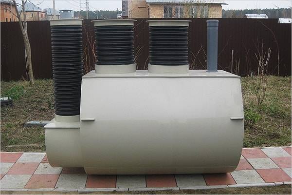 Vue d'ensemble de la fosse septique "DKS": qu'est-ce qui se démarque sur le marché des fosses septiques parmi d'autres options?