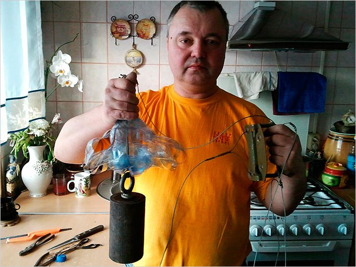 Comment nettoyer la cheminée de la suie dans une maison privée: méthodes et moyens de nettoyage, de dorure, de nettoyage avec des remèdes populaires, de prévention de la pollution