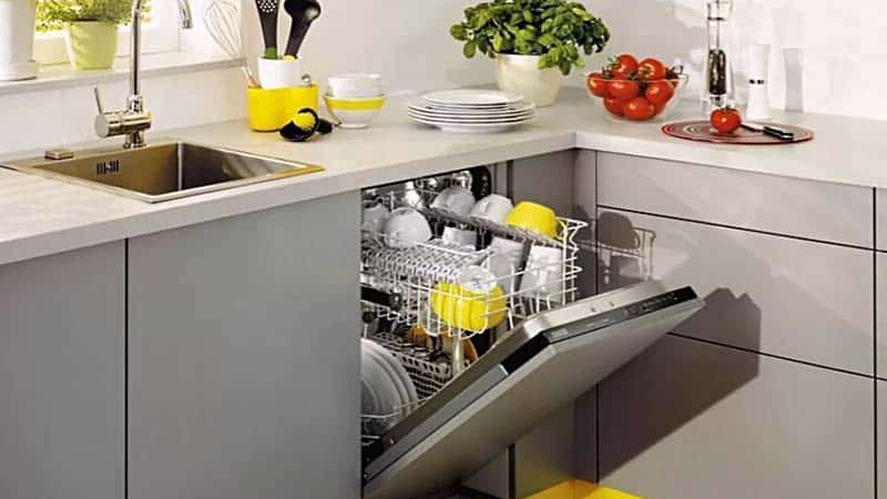 Comment intégrer un lave-vaisselle dans une cuisine finie : options d'intégration + flux de travail