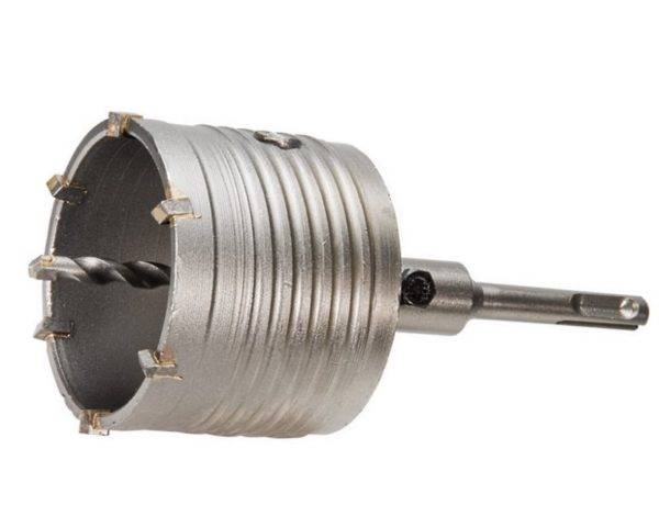 Installation de boîtes de prises : comment installer des boîtes de prises dans du béton et des cloisons sèches