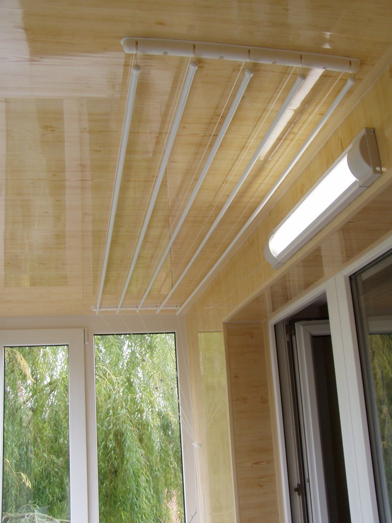 Sèche-linge au plafond sur le balcon : cinq modèles populaires + conseils pour choisir et installer