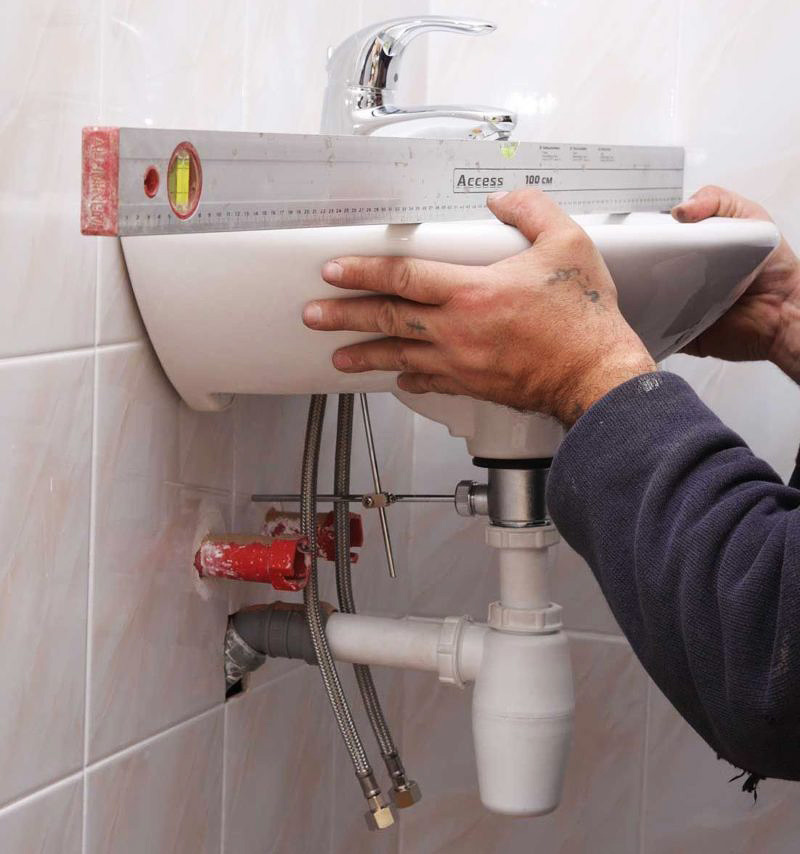 Réaliser l'installation d'un évier suspendu : analyse de 3 options de montage possibles