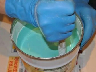 Restauration de baignoires à l'acrylique liquide : comment bien recouvrir une vieille baignoire avec un nouvel émail