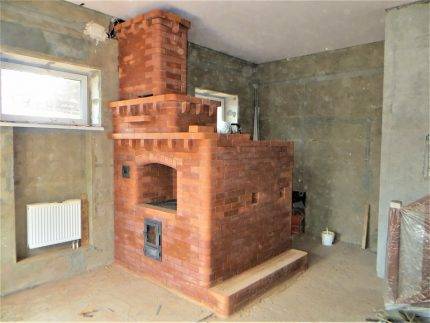 Mini poêle russe à faire soi-même: spécificités et commandes pour la construction d'un poêle compact