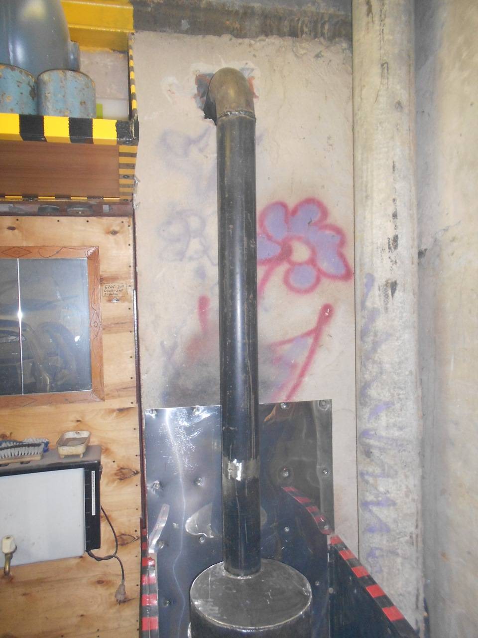 Cheminée à faire soi-même pour un poêle à ventre: installation dans une maison en bois, un garage et à la campagne