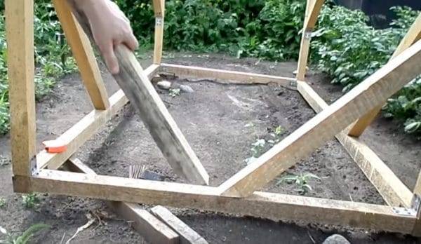 Placard sec à faire soi-même pour les chalets d'été: un guide étape par étape pour construire un placard sec en tourbe