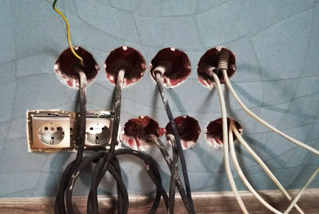 3 façons de déplacer soigneusement l'interrupteur d'éclairage vers un endroit pratique sans fermeture