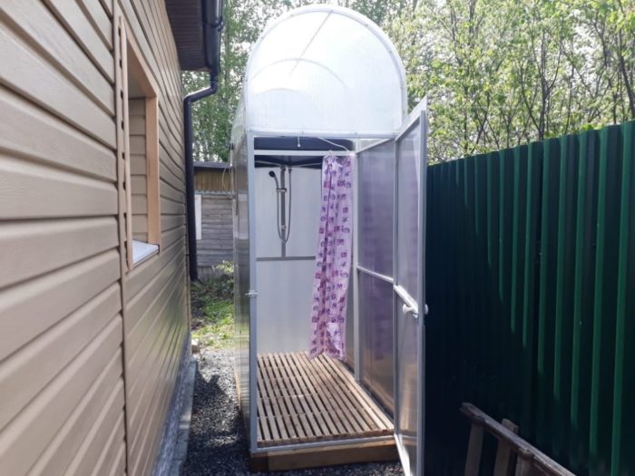 Douche d'été à faire soi-même - construction étape par étape d'une structure de cadre