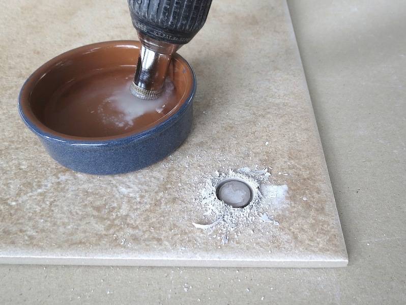 Comment percer des carreaux de porcelaine: instructions pour faire un trou