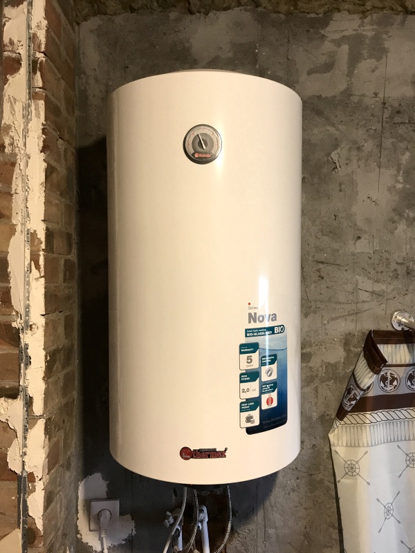 Top 15 des meilleurs chauffe-eau à accumulation 80 litres : classement 2020 des modèles verticaux, plats et étroits