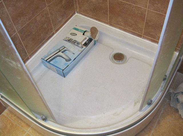 Installer une cabine de douche de vos propres mains: un exemple pas à pas de montage et de connexion